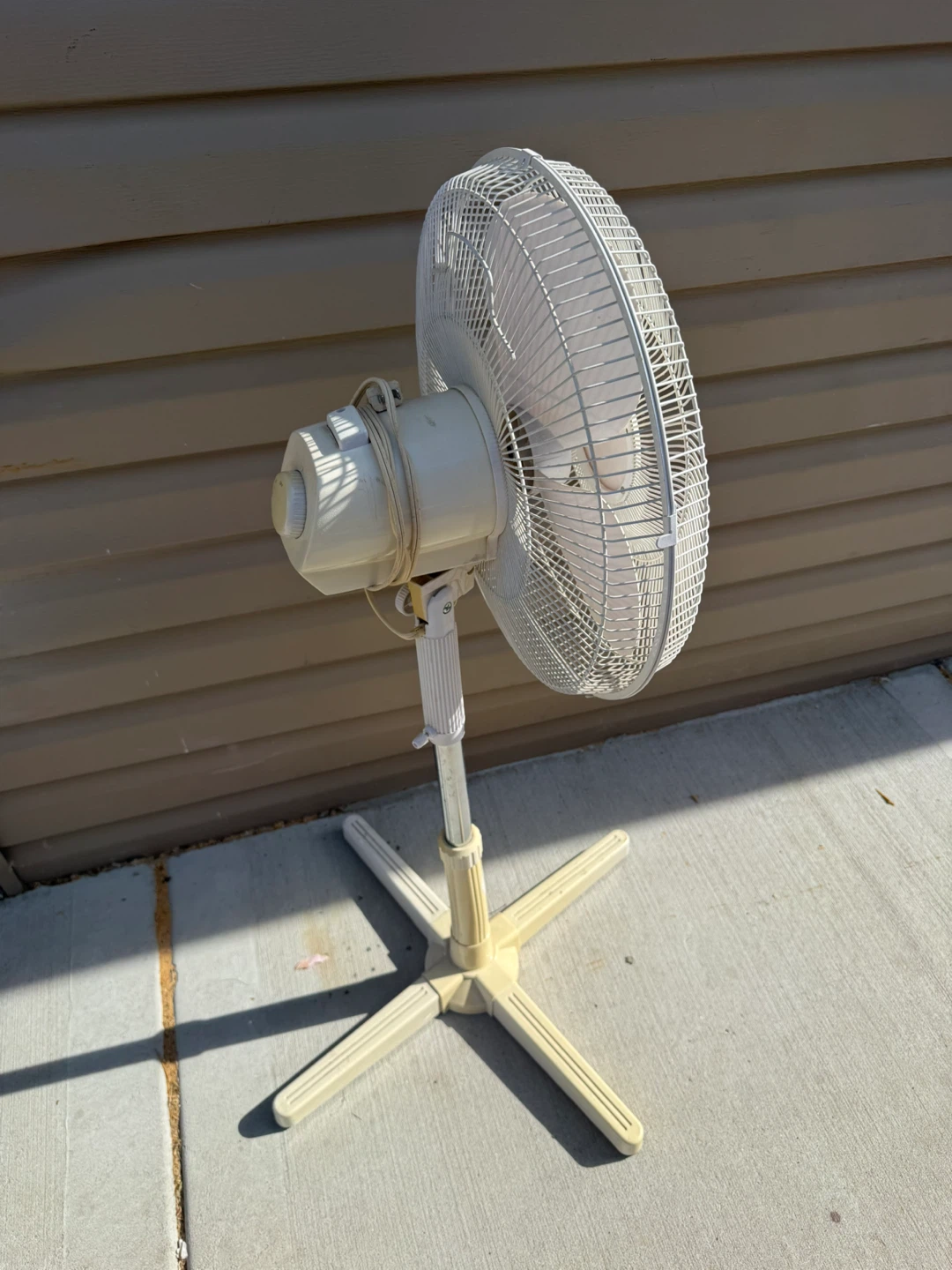 Lasko Pedestal Fan - photo 5
