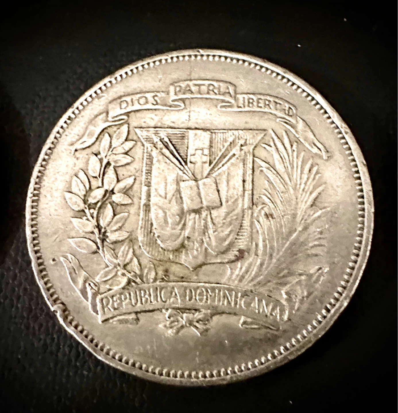 Dominican Republic 1/2 Peso Coin 1967 - photo 2