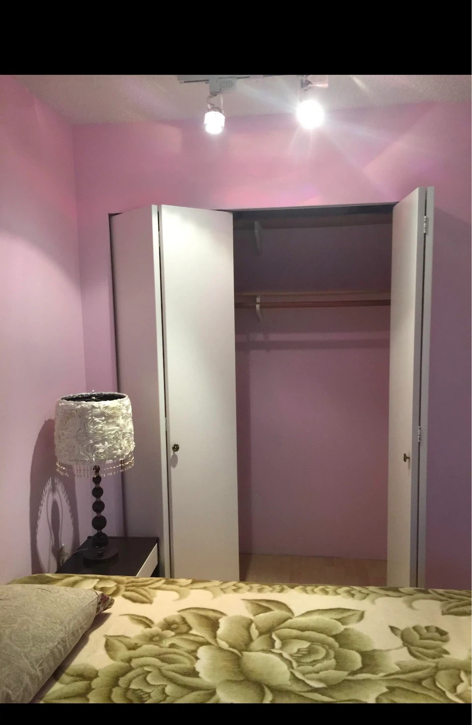Furnished room one block from Brentwood mall - photo 5