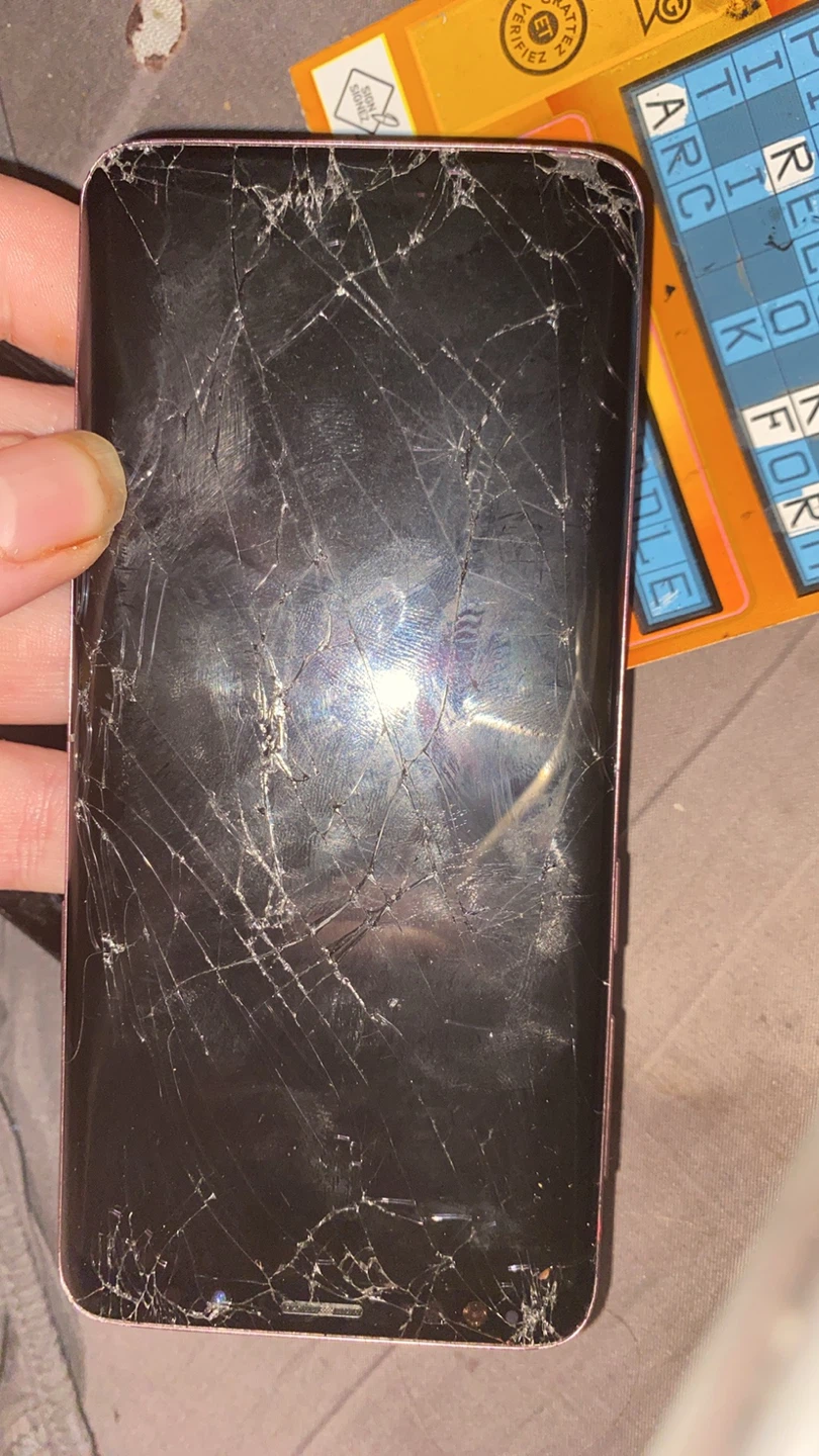 Samsung Galaxy S9 Cracked Screen - Pink
