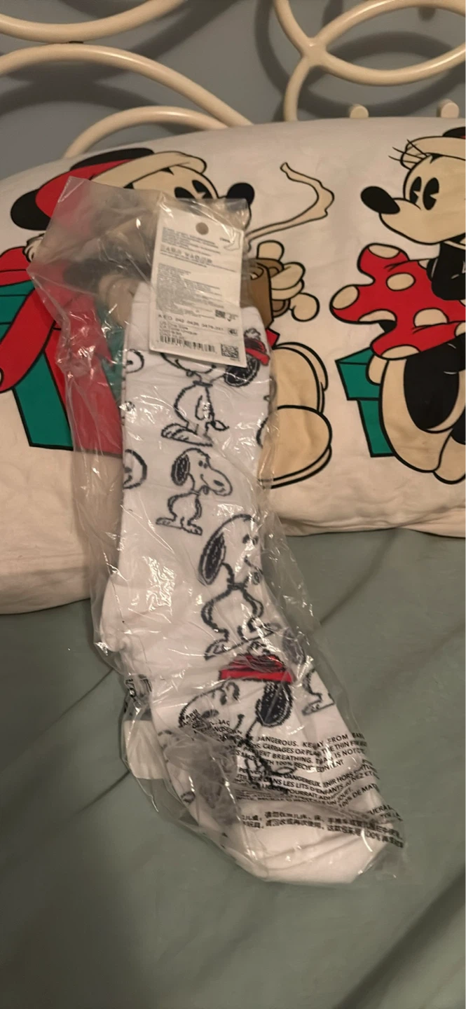 American eagle snoopy winter socks tags on