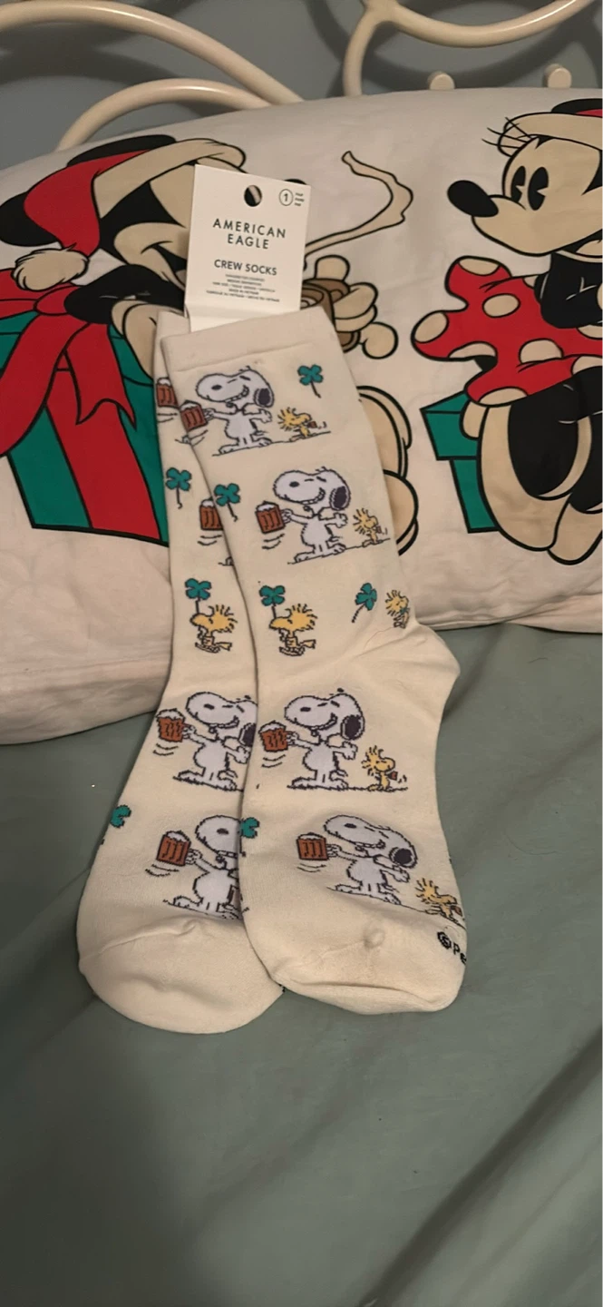 American eagle snoopy socks tags on