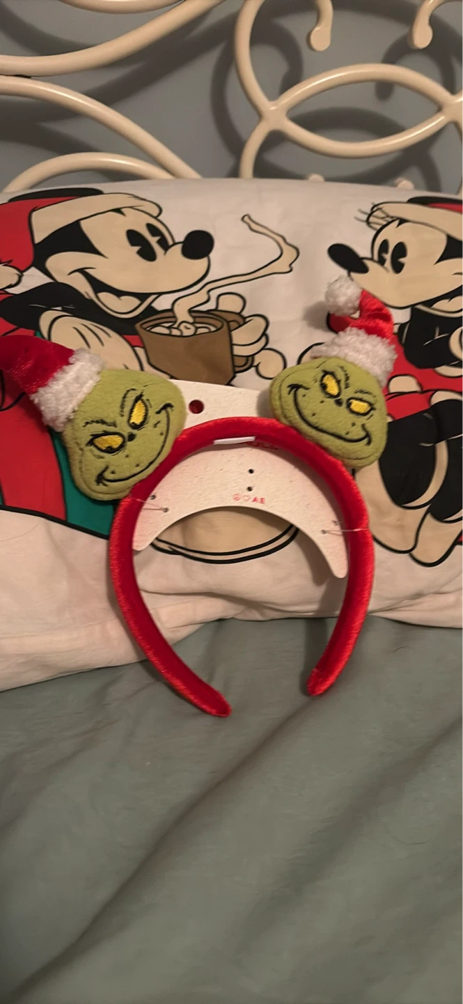 American eagle grinch headband tags on