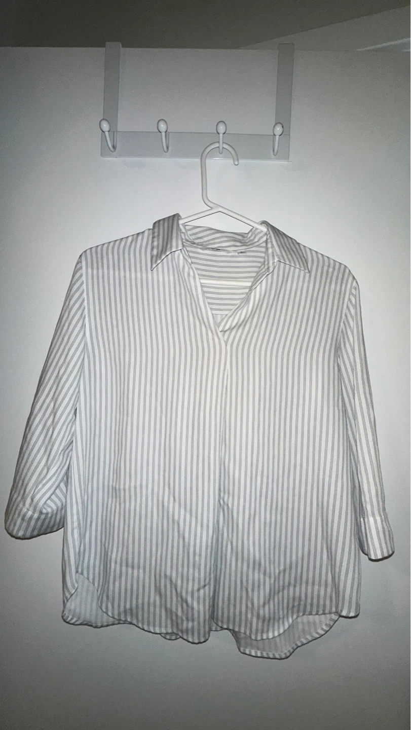 UNIQLO Rayon Skipper Collar Blouse - Women's Small - photo 2