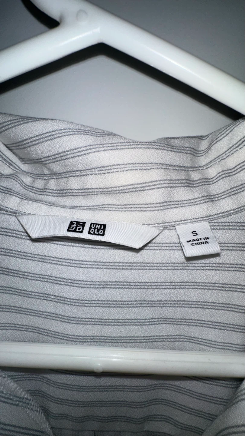UNIQLO Rayon Skipper Collar Blouse - Women's Small - photo 3