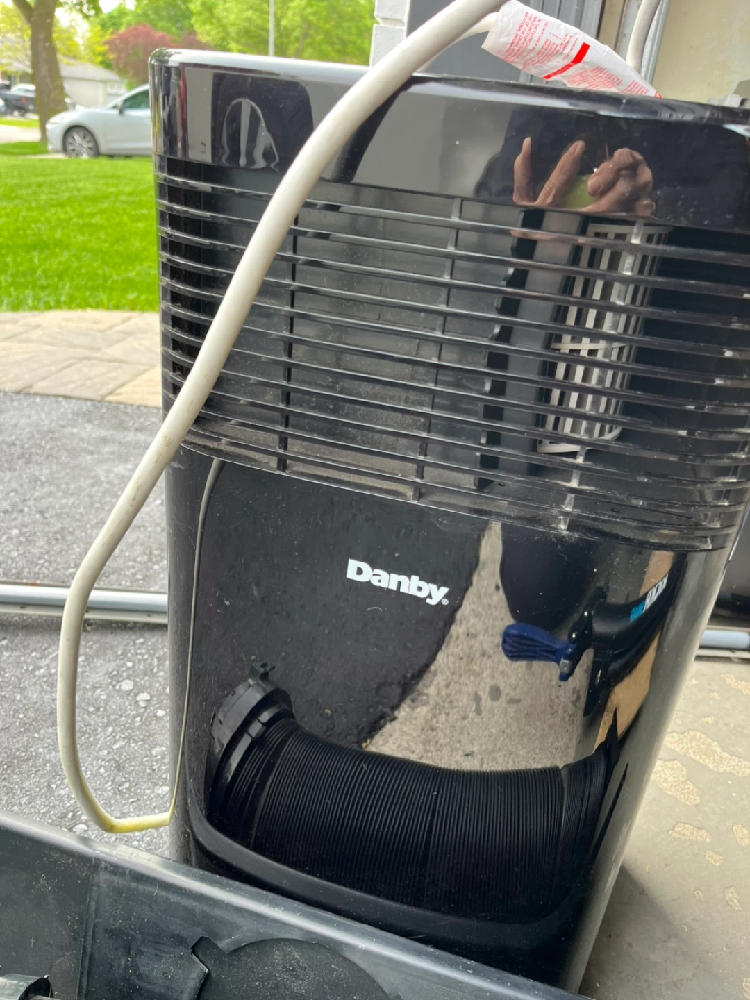 10000 Btu Danby Dehumidifier almost new - photo 2