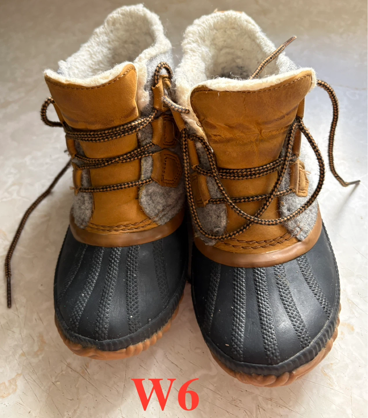 Sorrel snow boots