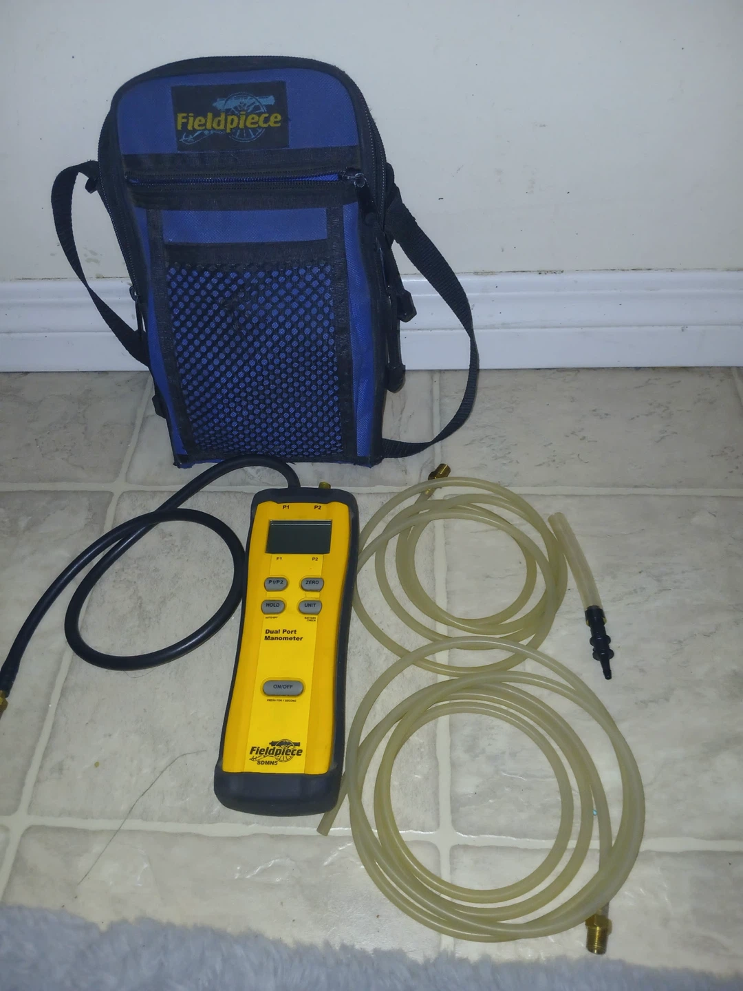 Fieldpiece Dual Port Manometer with Case and Hoses - photo 3