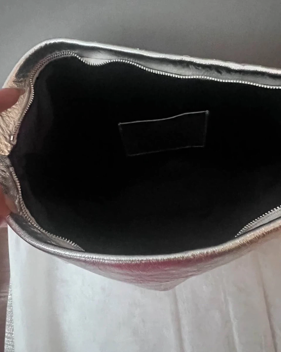 Silver Metallic leather Clutch Bag with Embossed Design - photo 5