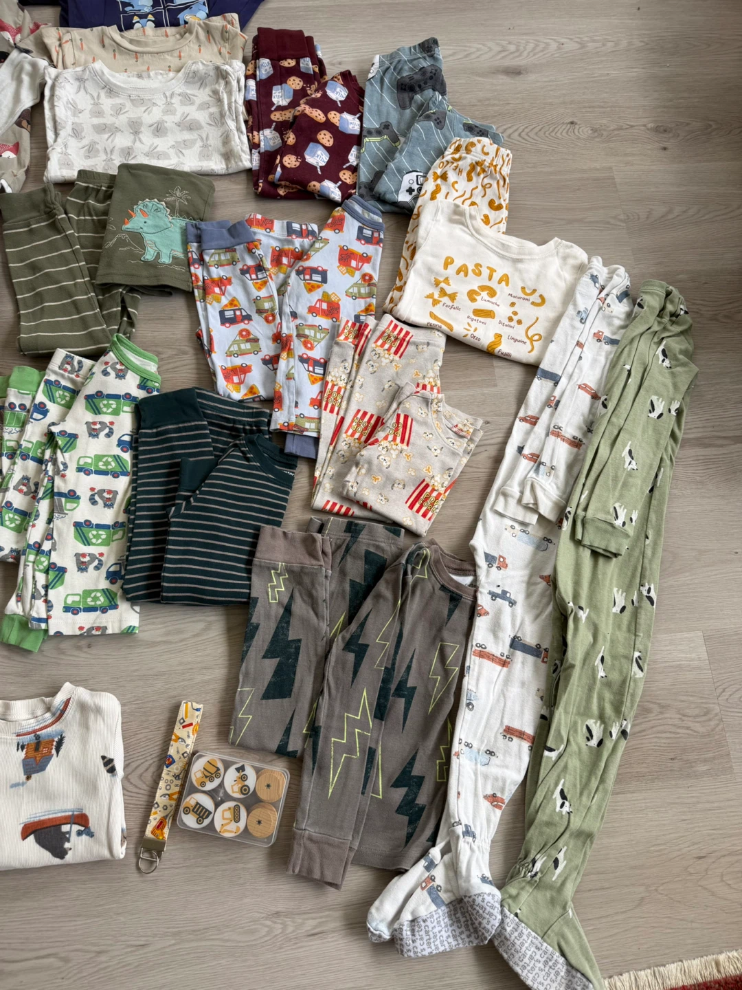 Bundle of excellent condition 4T/5T boys clothes - photo 4