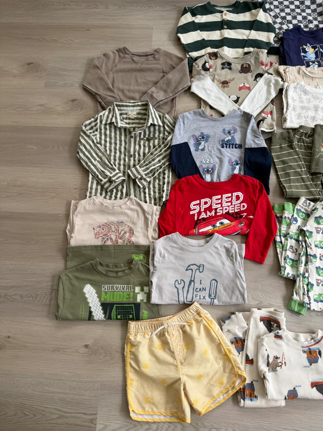 Bundle of excellent condition 4T/5T boys clothes - photo 2