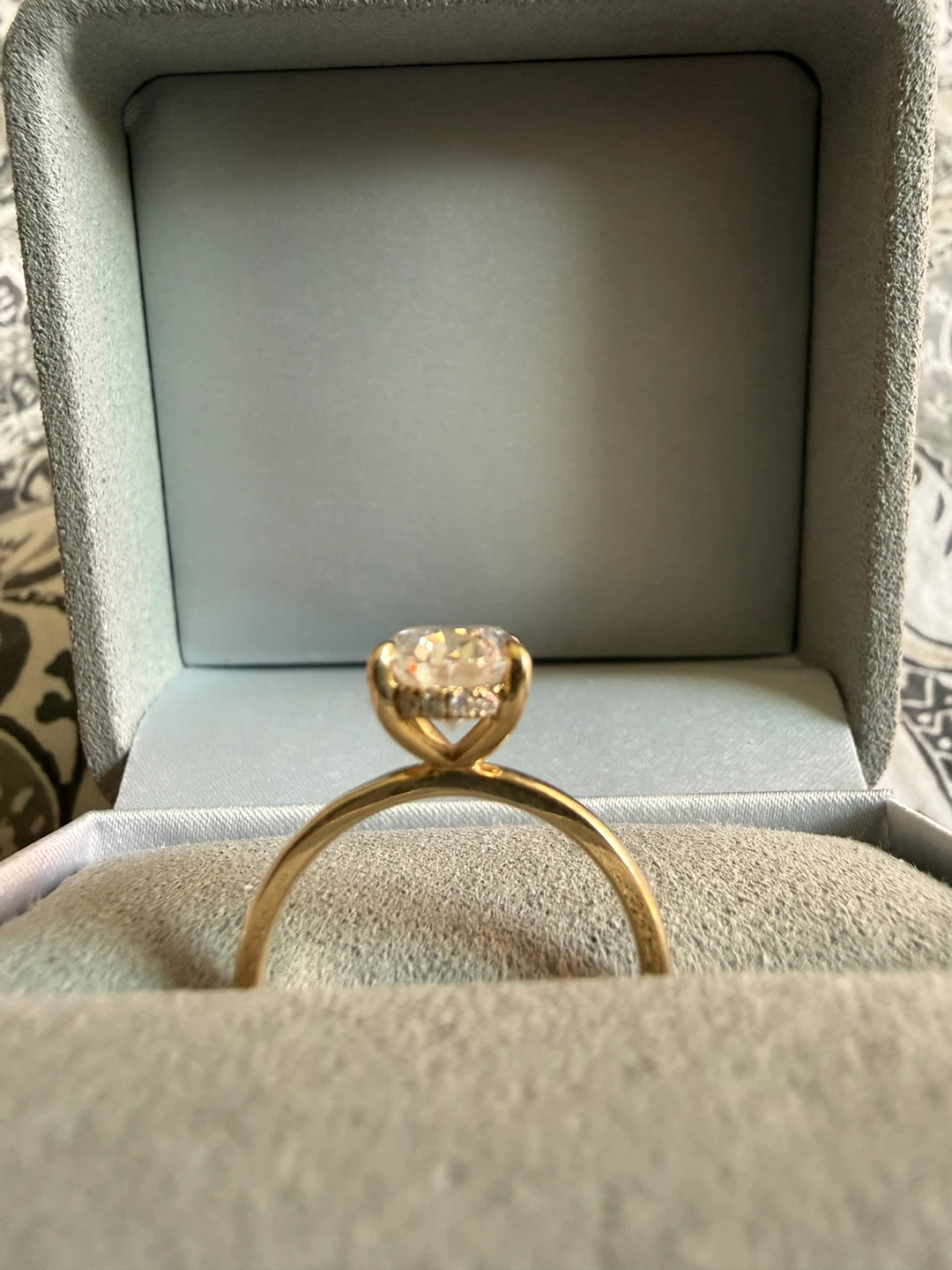 2.5 carat moissanite engagement ring. 10k solid gold - sz 6.5 - photo 2