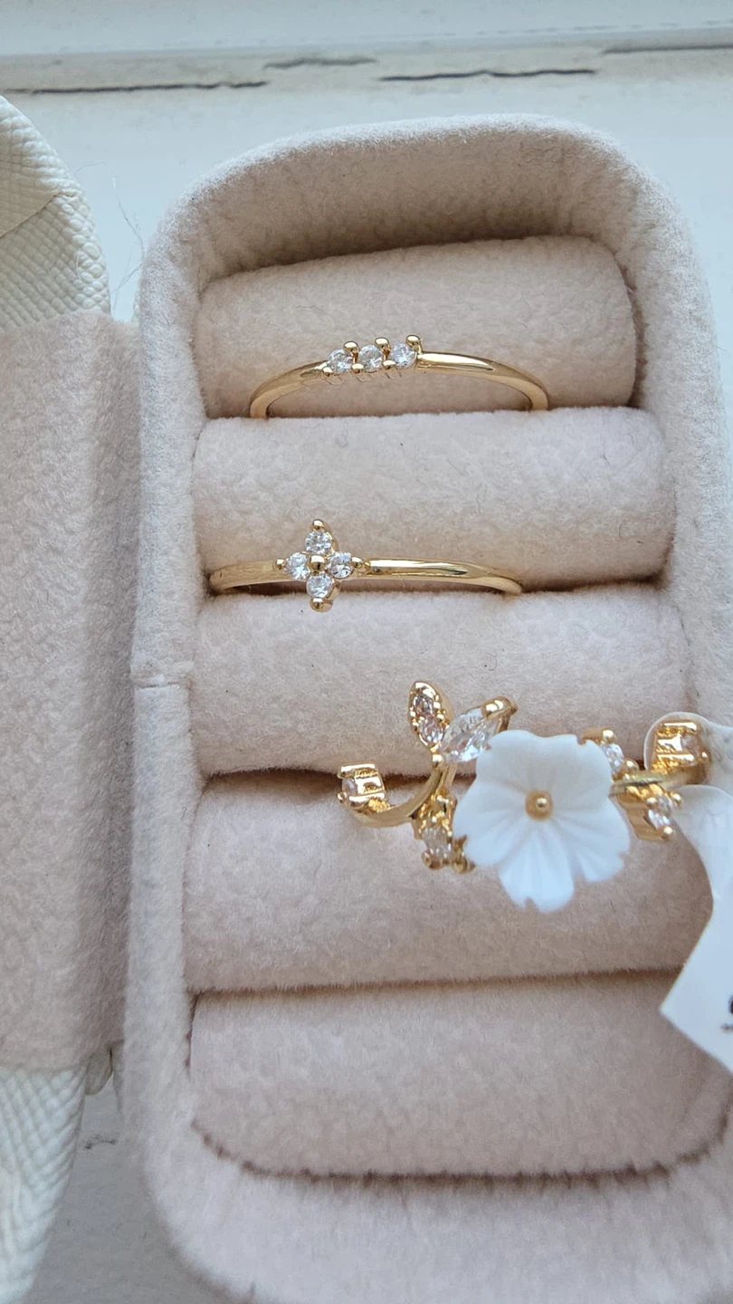 Set of 3 gold-tone rings with cubic zirconia and blue stone - photo 2