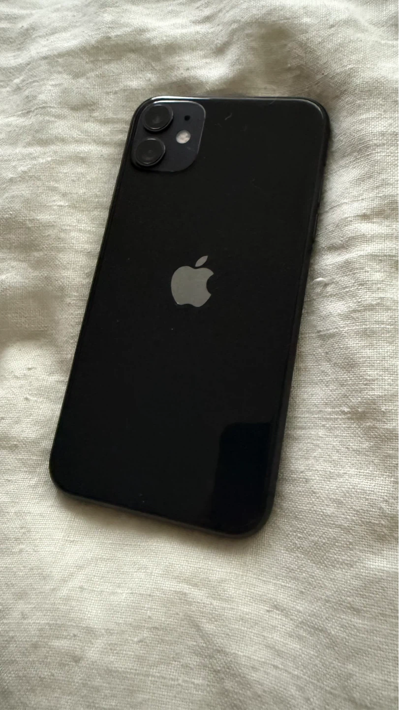 Black Apple iPhone 11