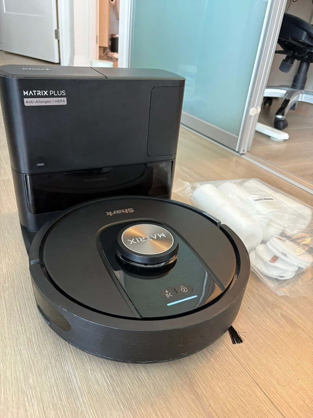 Shark MATRIX PLUS Robot Vacuum with Anti-Allergen HEPA