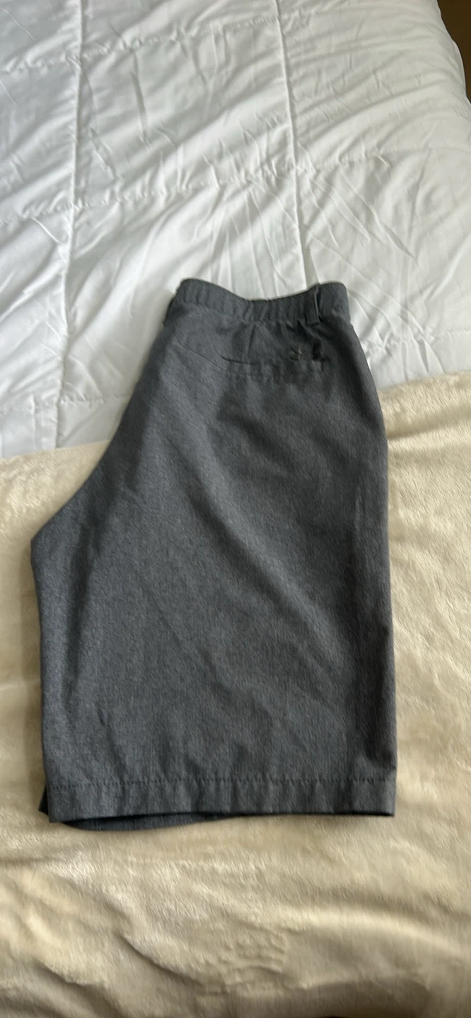 Men’s Under Armour grey golf shorts size 34 - photo 3