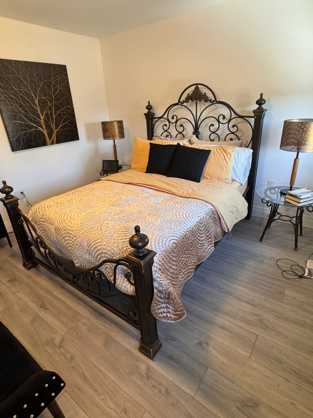 Ornate Metal queen Bed Frame - photo 2