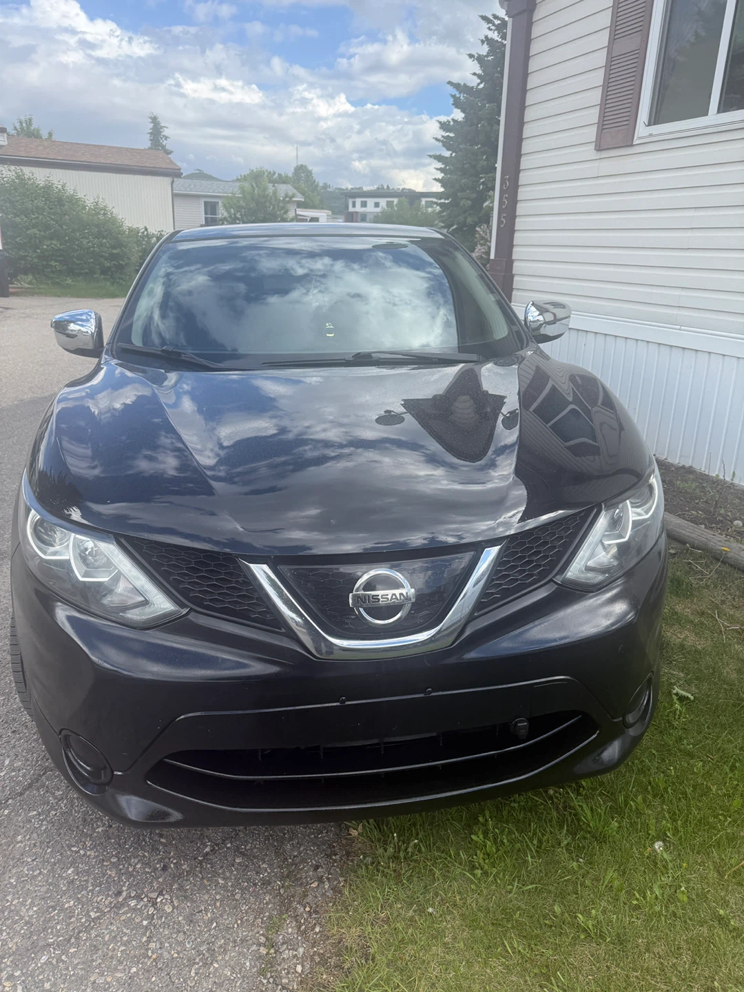 Black Nissan Qashqai Sport