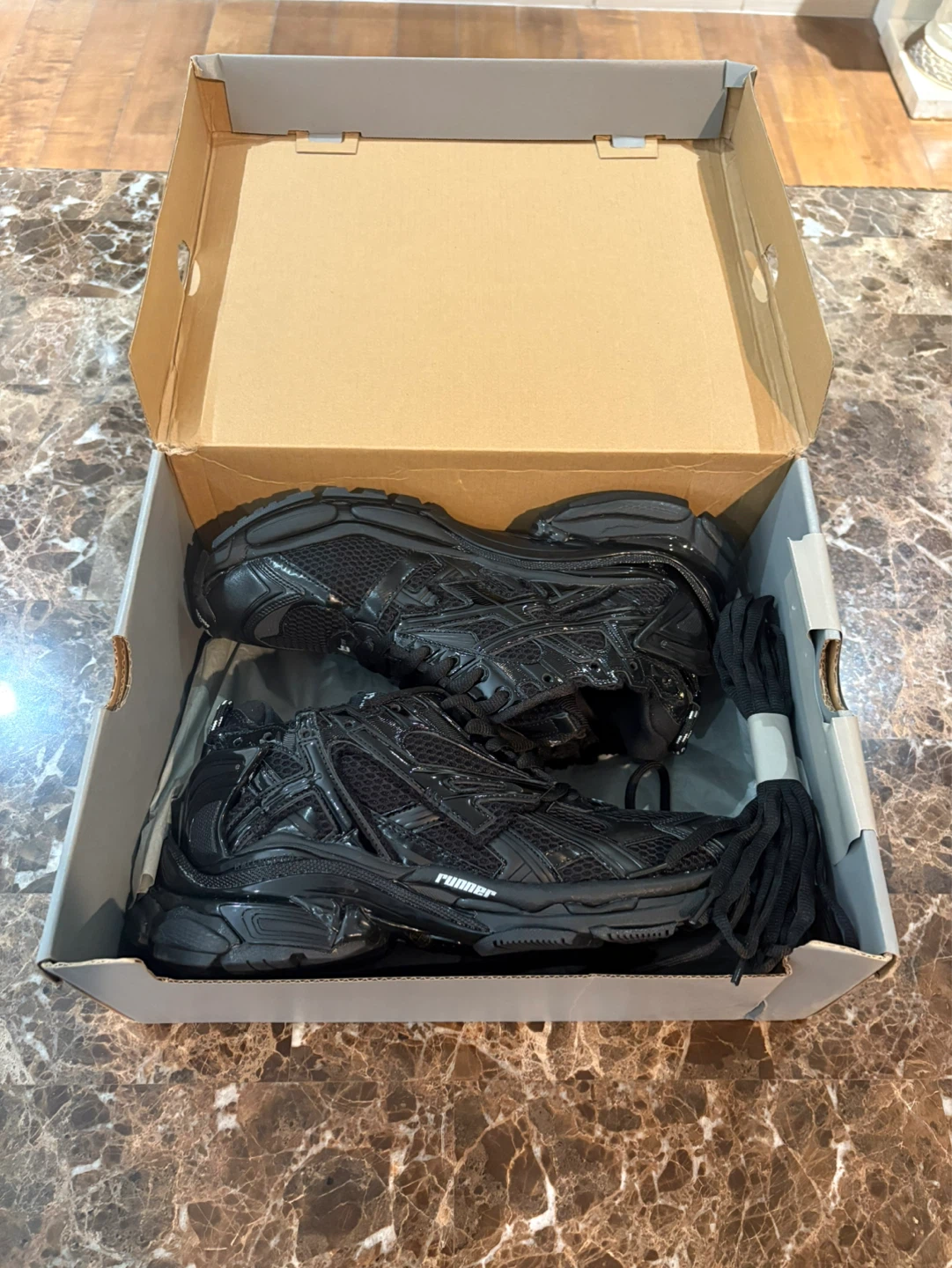 Balenciaga Runners - photo 4