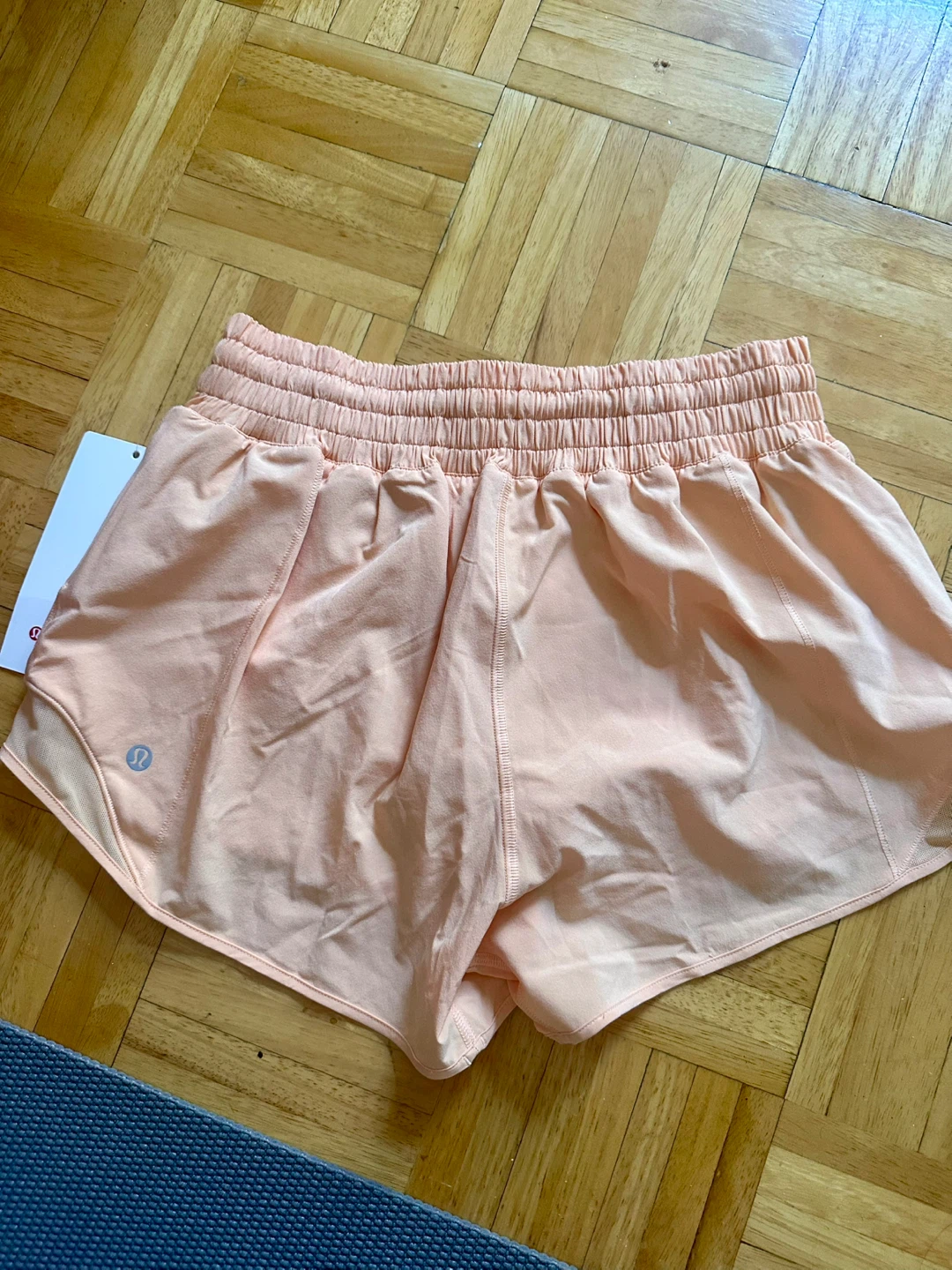 Lululemon Hotty Hot HR Short 2.5" Lined Peach Size 6 - photo 2