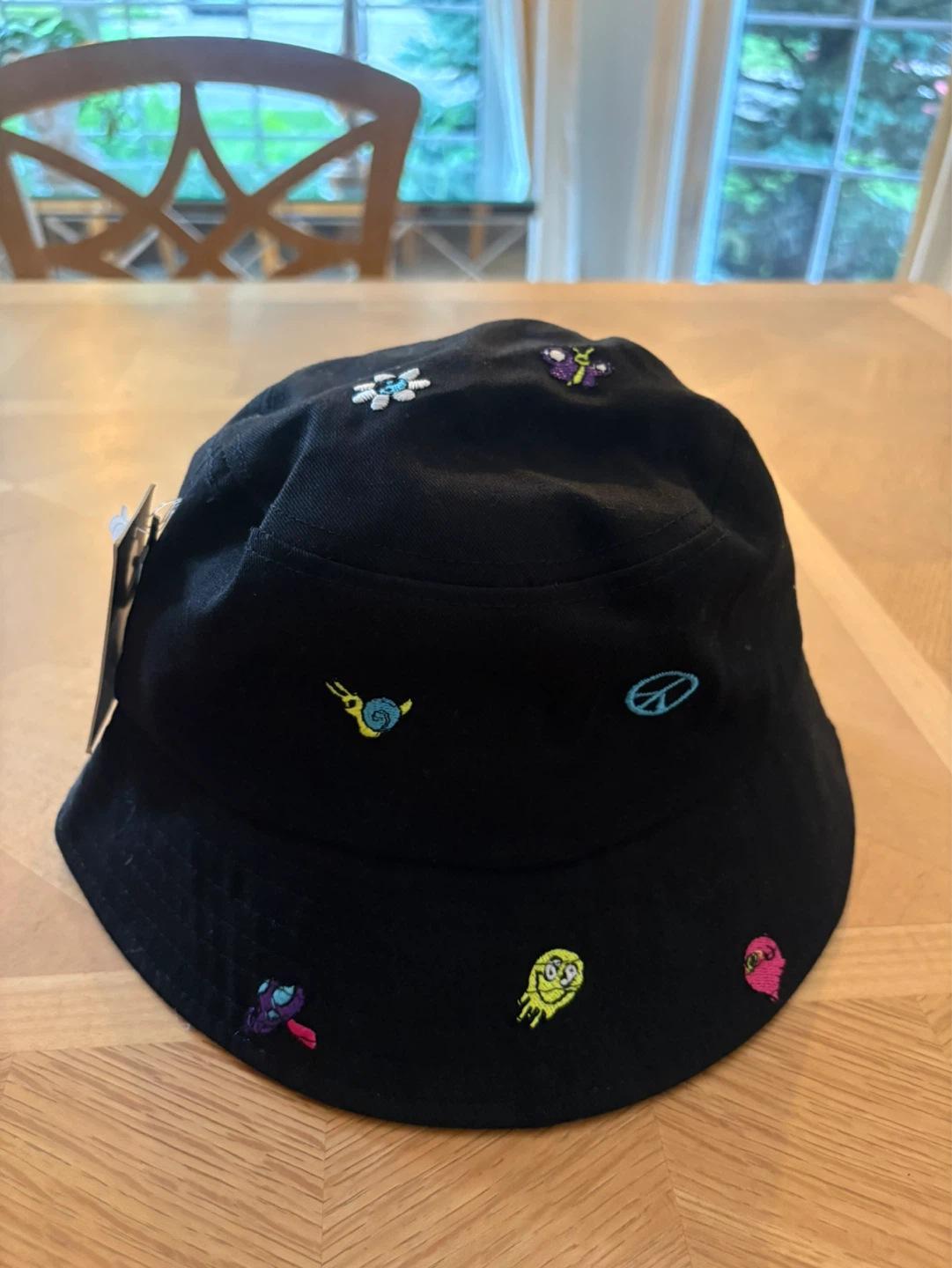 Amnesia -Black Embroidered Bucket Hat - NWT🏷️ - photo 3