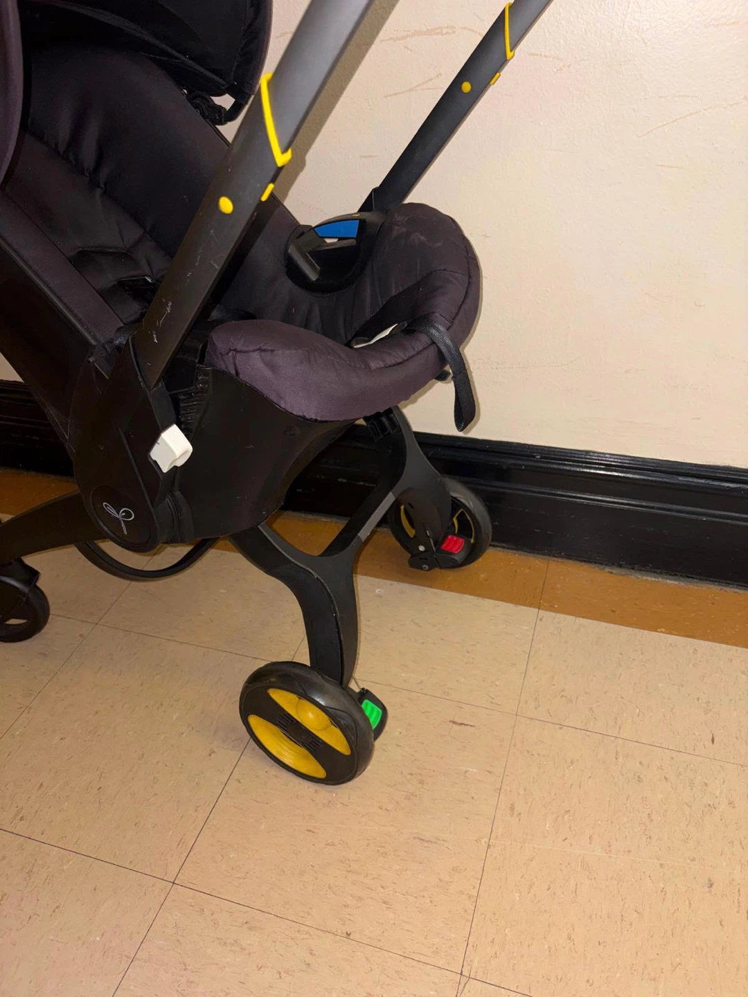 Doona Infant Car Seat & Stroller - photo 3