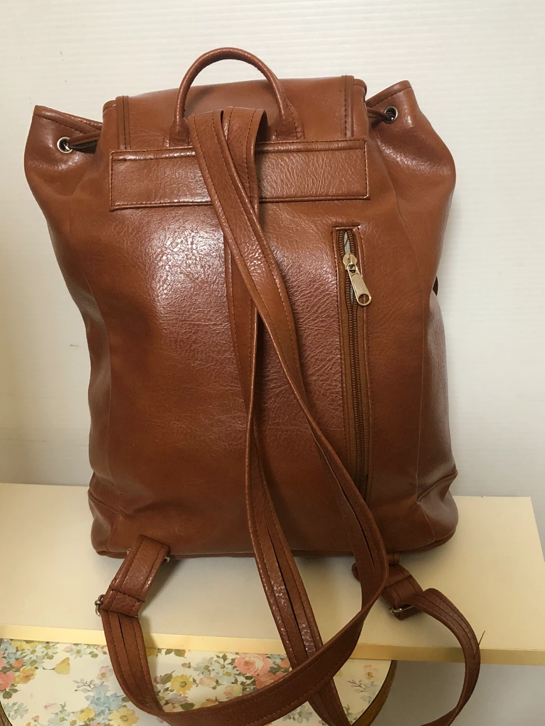 Women’s fashion back pack, leather look.  Brown in colour - photo 2