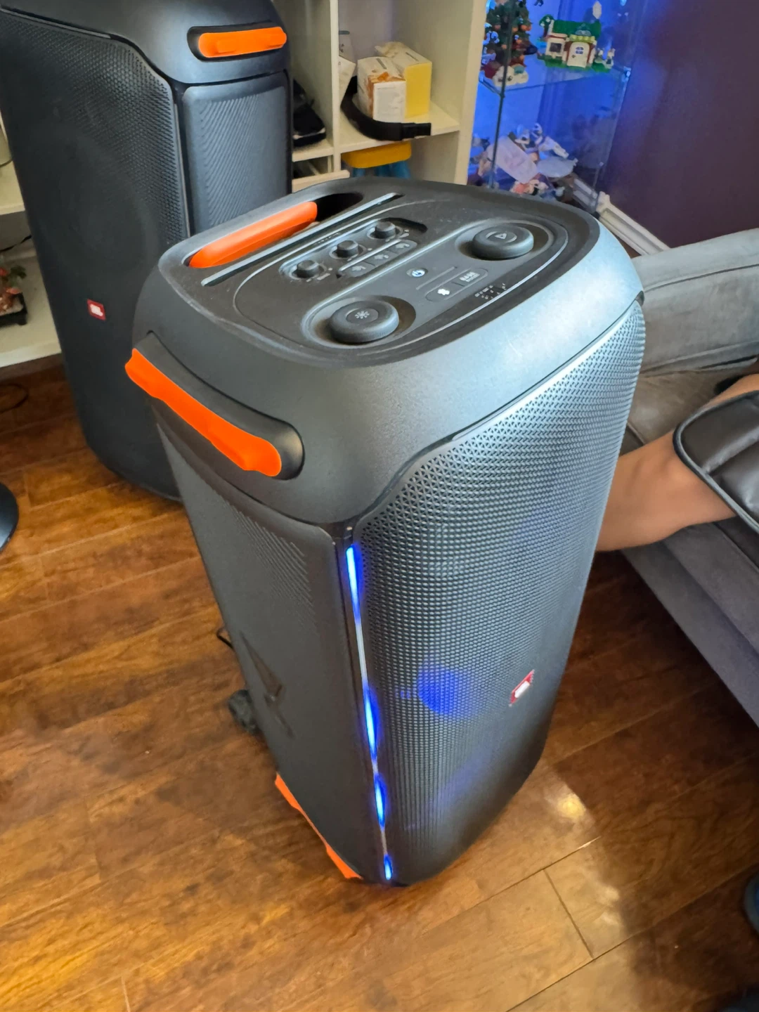 JBL 710 Party Speaker with Lights and Wheels - photo 3