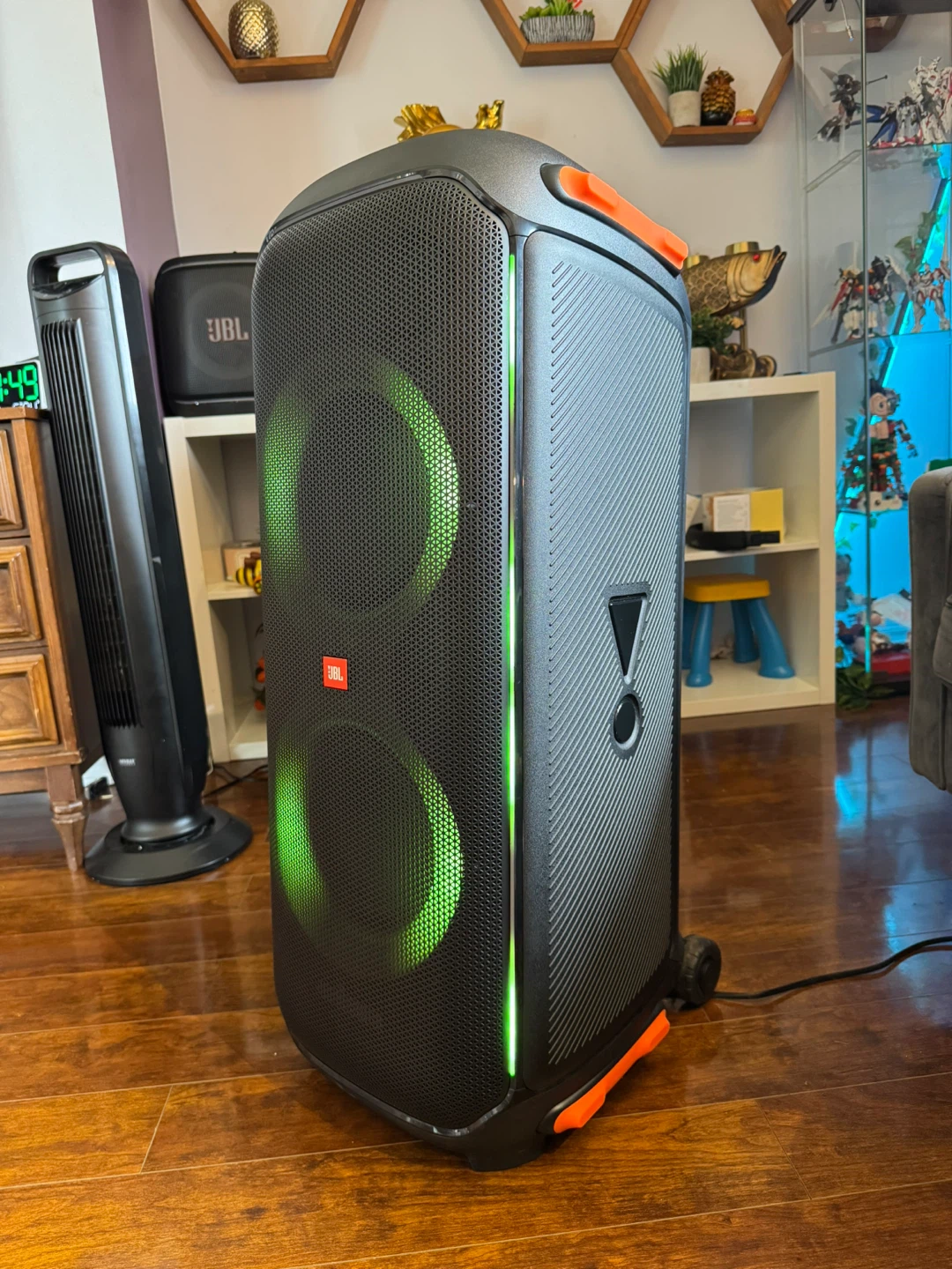 JBL 710 Party Speaker with Lights and Wheels
