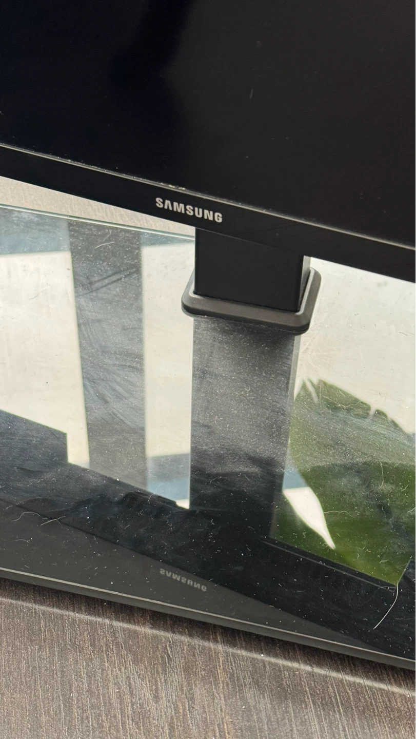 Samsung 43 inch TV - photo 2
