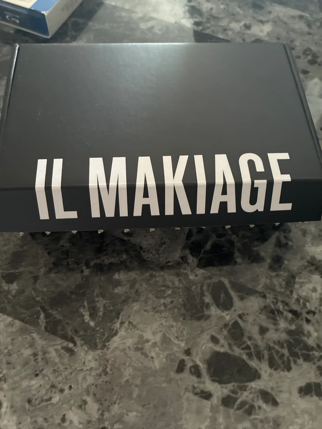 IL MAKIAGE Woke Up Like This Flawless Base Foundation