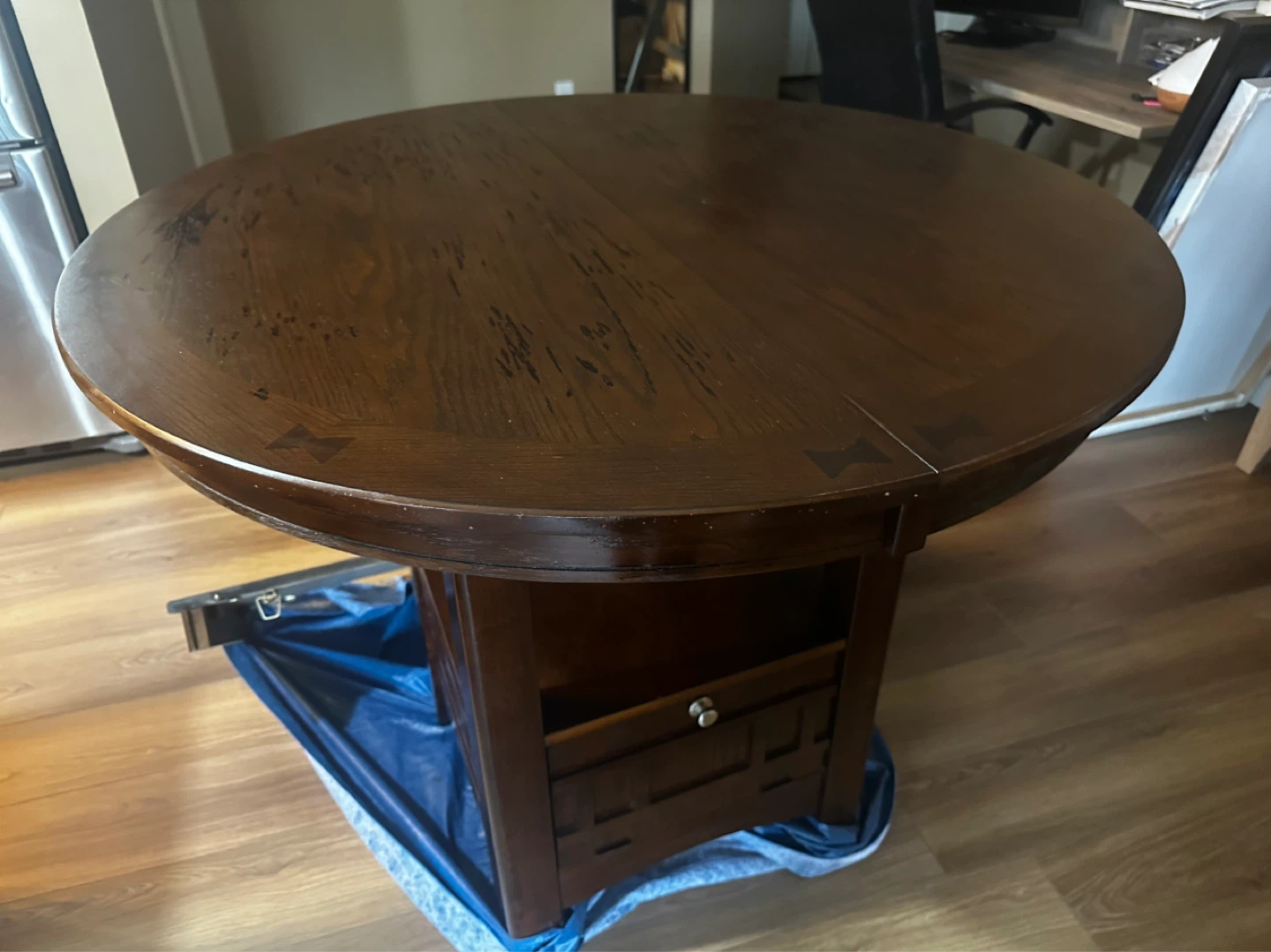 Round Oak Dining Table with 4 Chairs - photo 2