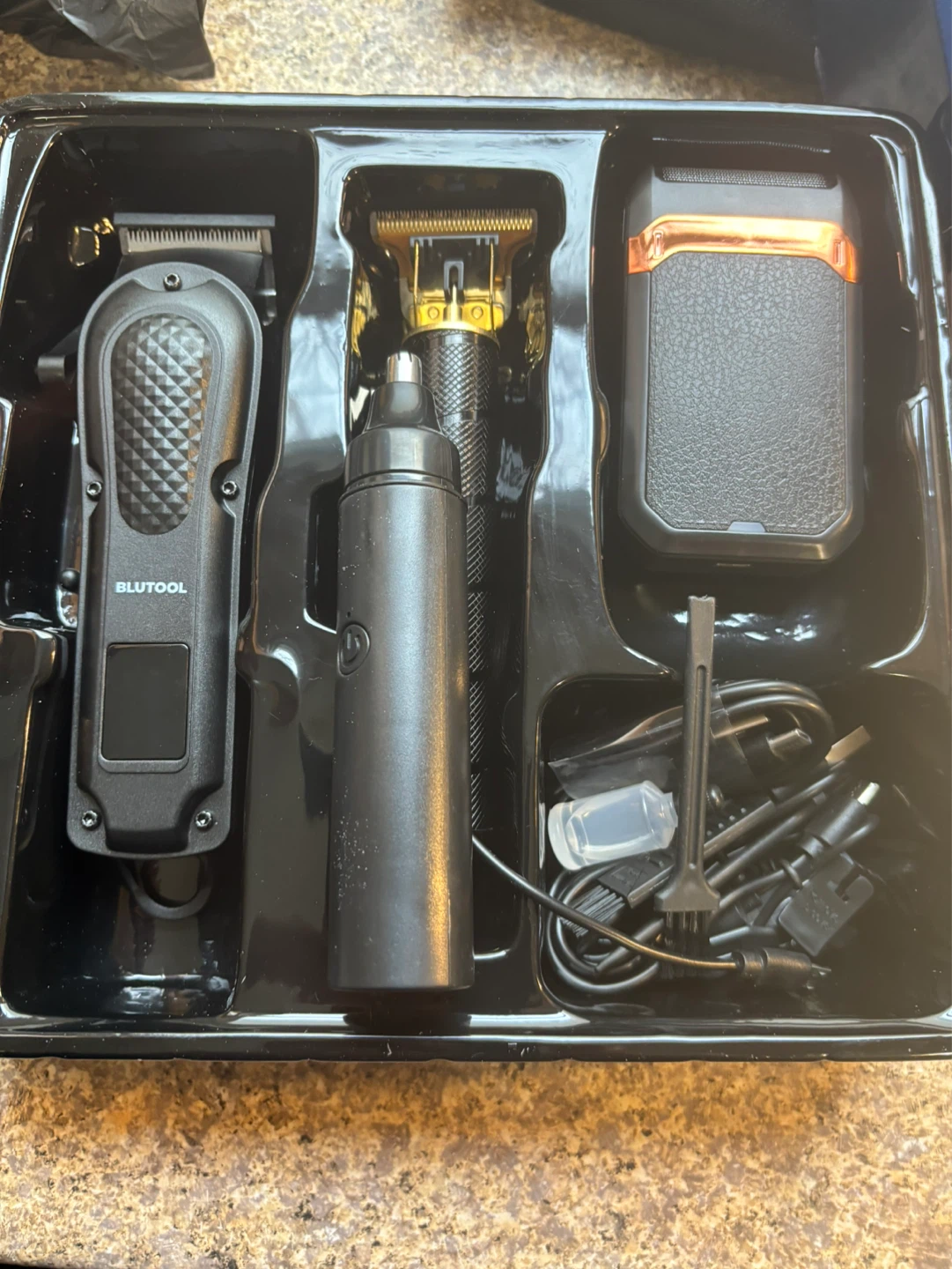BLUTOOL Set de Barbería Profesional Cortadora y Rasuradora NUEVA