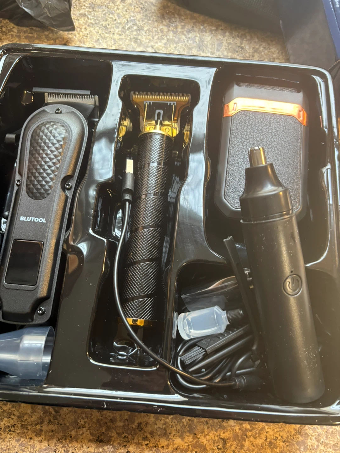 BLUTOOL Set de Barbería Profesional Cortadora y Rasuradora NUEVA - photo 3