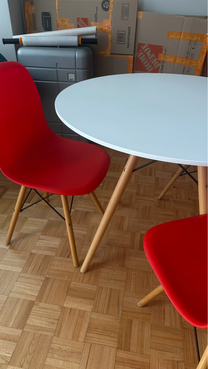 Structube Eiffel White Round Dining Table with 3 Red Chairs - photo 5