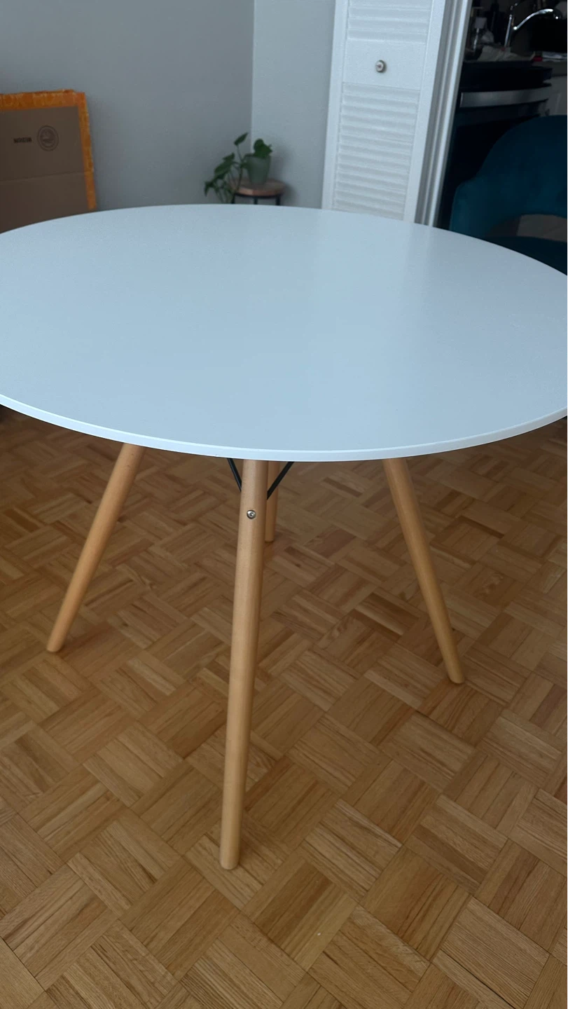 Structube Eiffel White Round Dining Table with 3 Red Chairs - photo 2