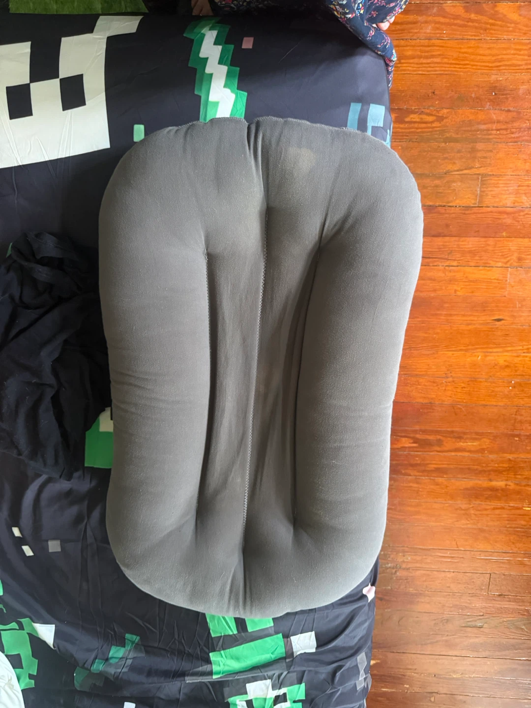 Snuggle me Gray bed Baby Lounger