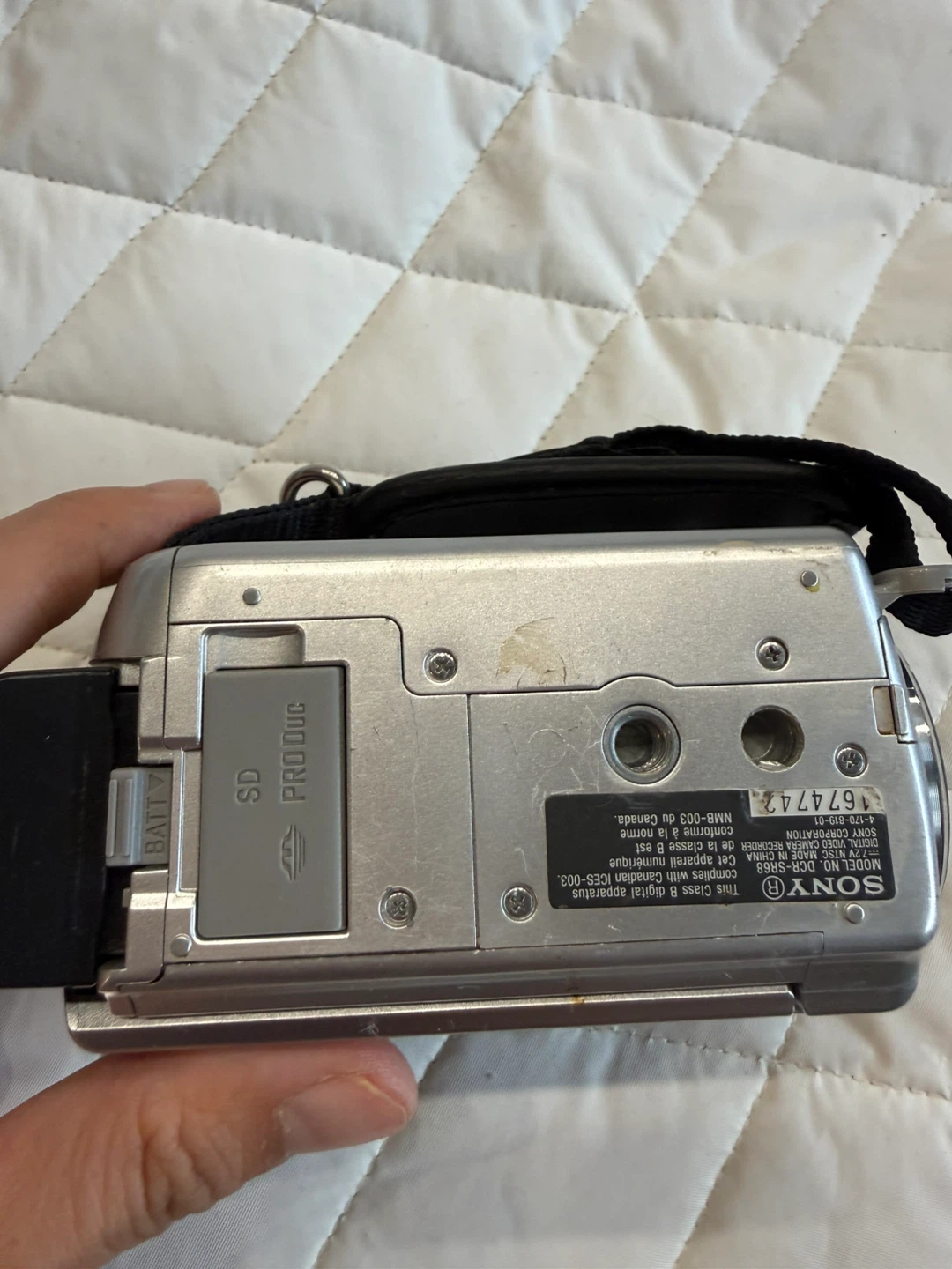 Sony Handycam DCR-SR68 80GB Camcorder - photo 2