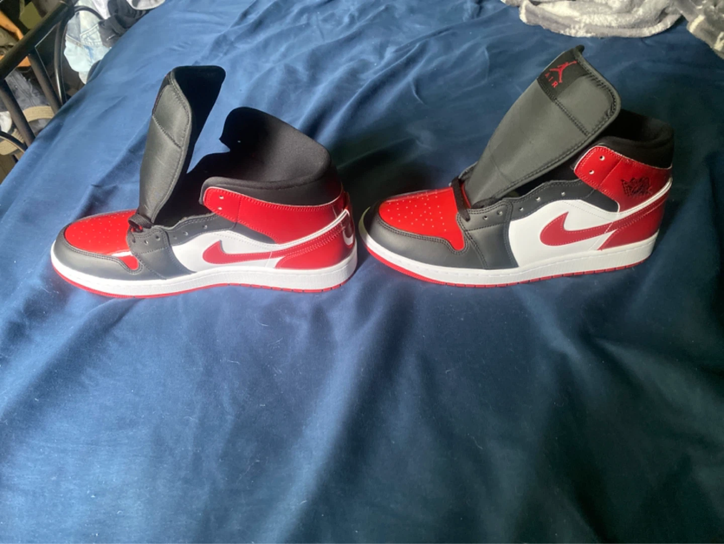 Air Jordan 1 MID SE Sneakers US 12 - photo 3