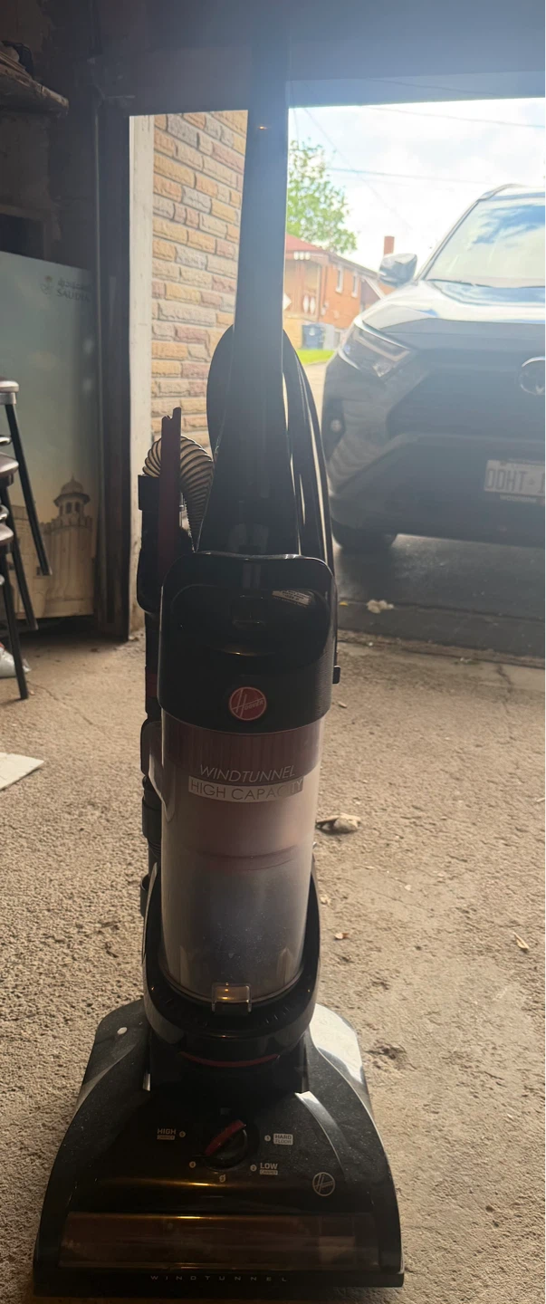 Hoover WindTunnel High Capacity Vacuum Cleaner