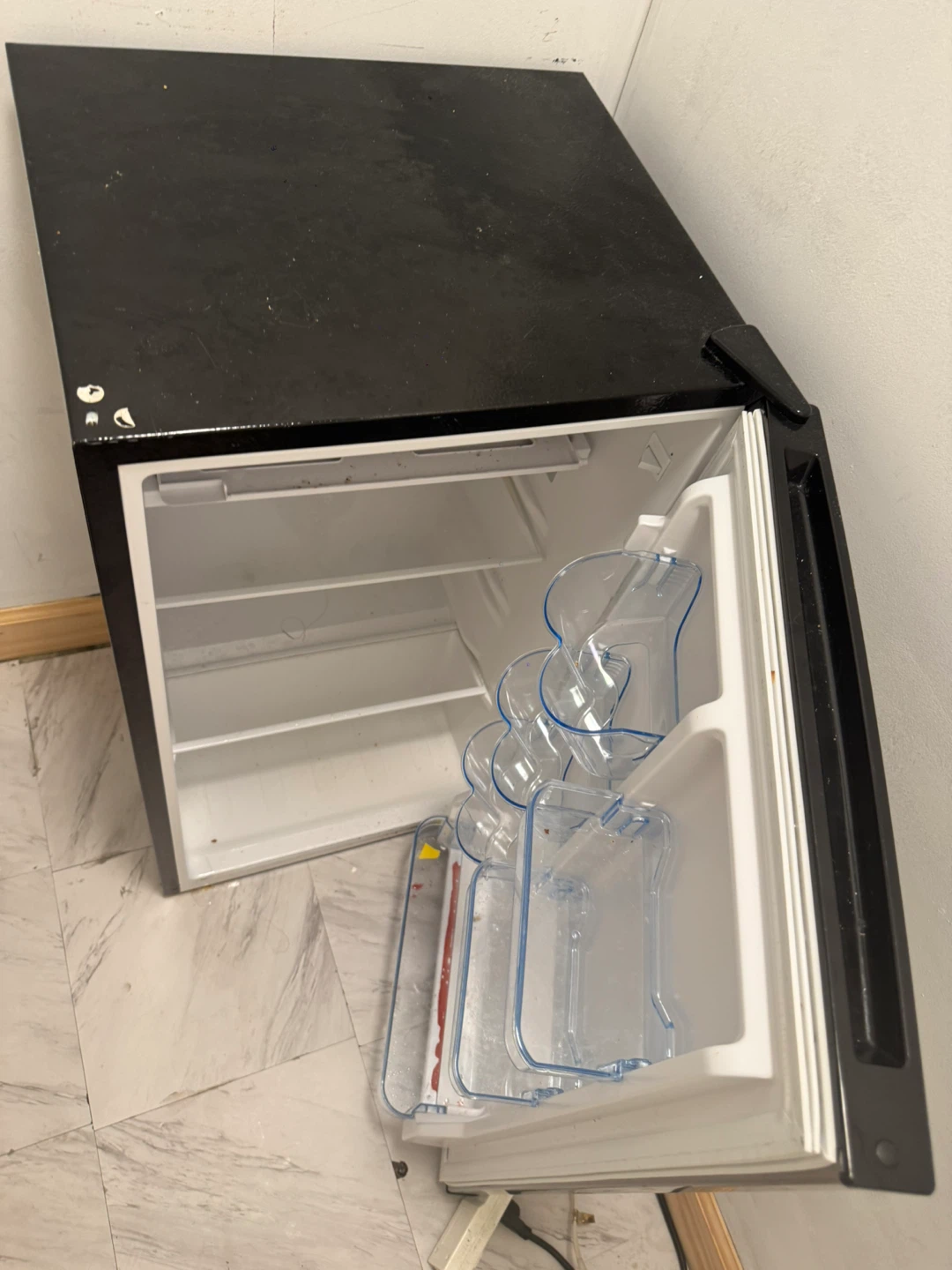 FRESTEC Mini Fridge - photo 4
