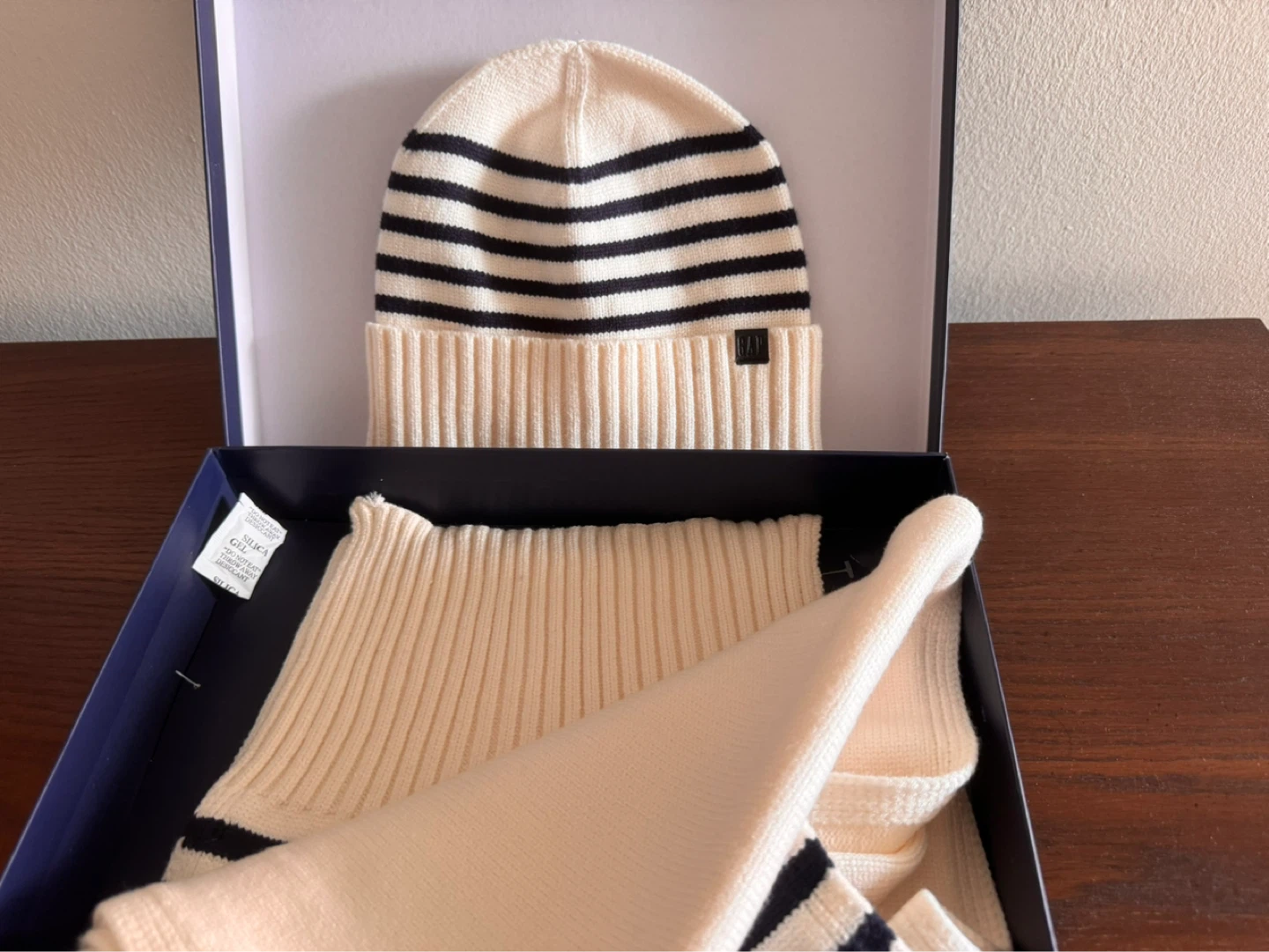 GAP Hat and Scarf Set - photo 2