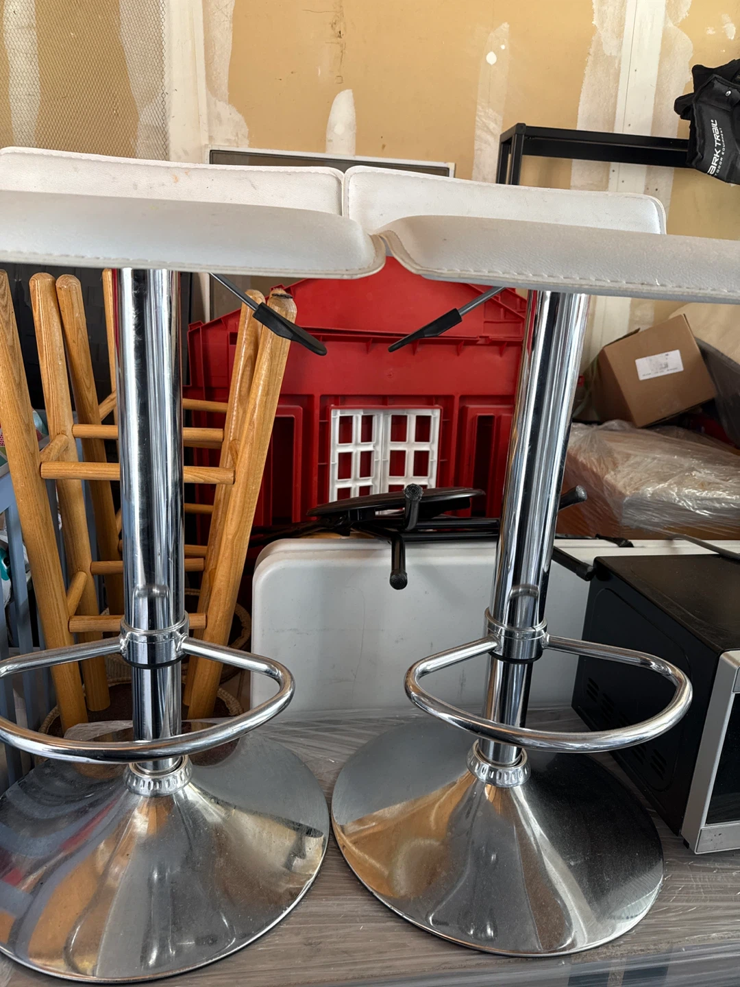 Set of 2 White Bar Stools