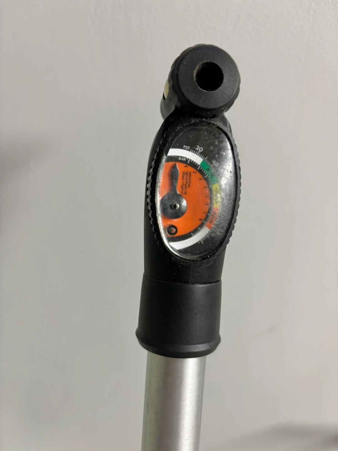 CCM portable Bike Pump with Gauge (Broadview/Dundas) - photo 2