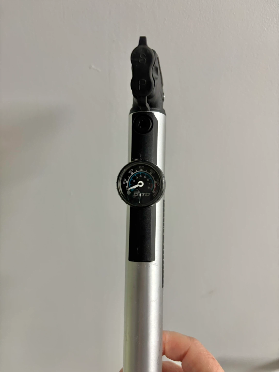 BETO Mini Bike Pump with Gauge (Broadview/Dundas) - photo 2