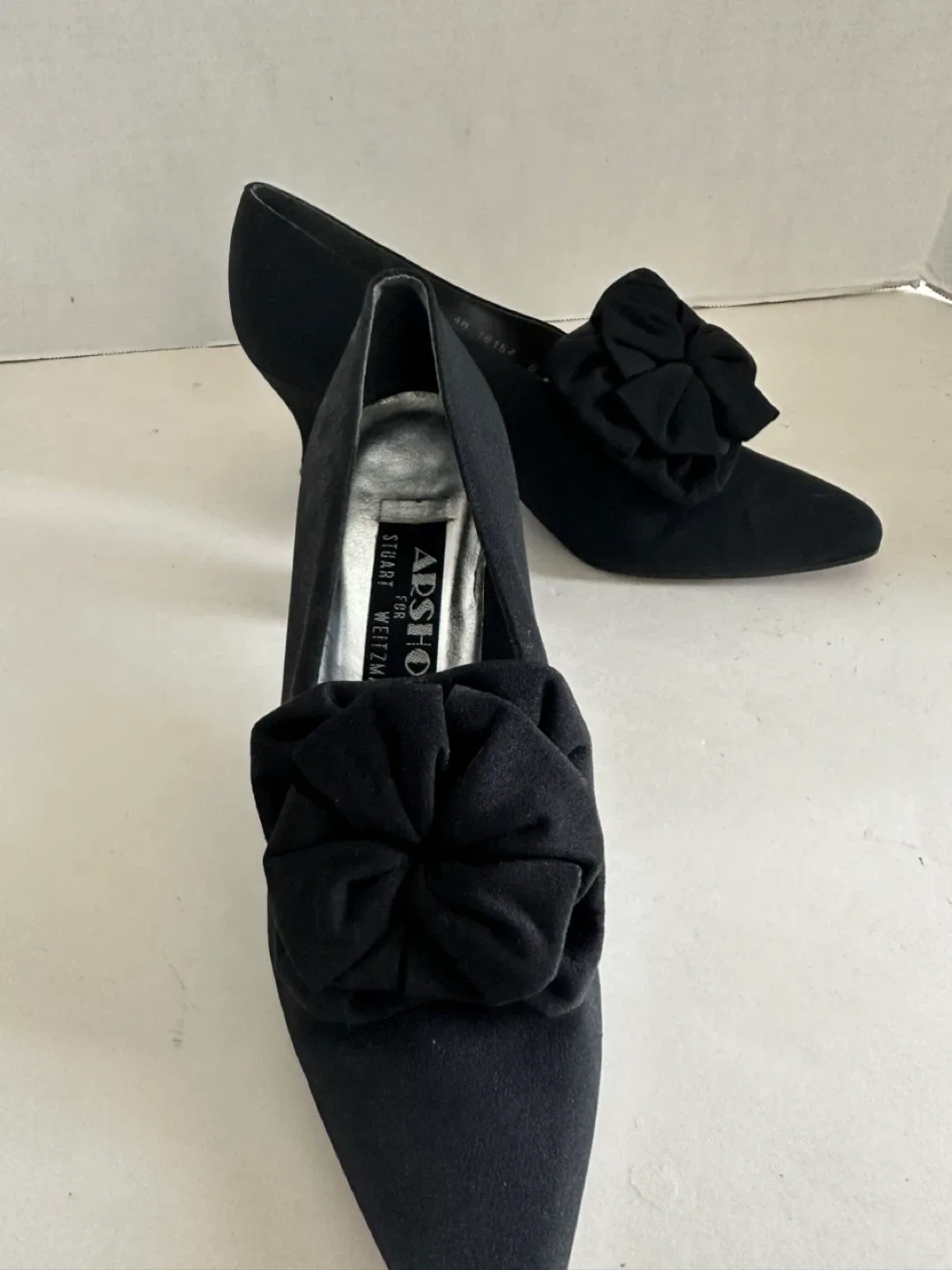 Stuart Weitzman black Silk pumps with bow accent - photo 2
