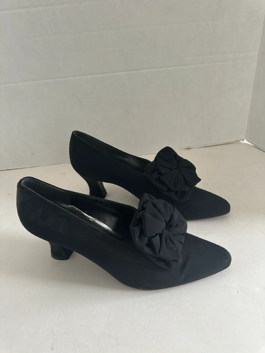 Stuart Weitzman black Silk pumps with bow accent