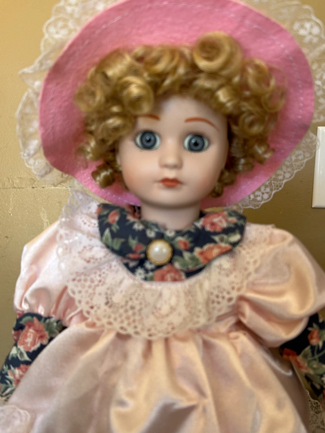Collectible Porcelain Doll - photo 2