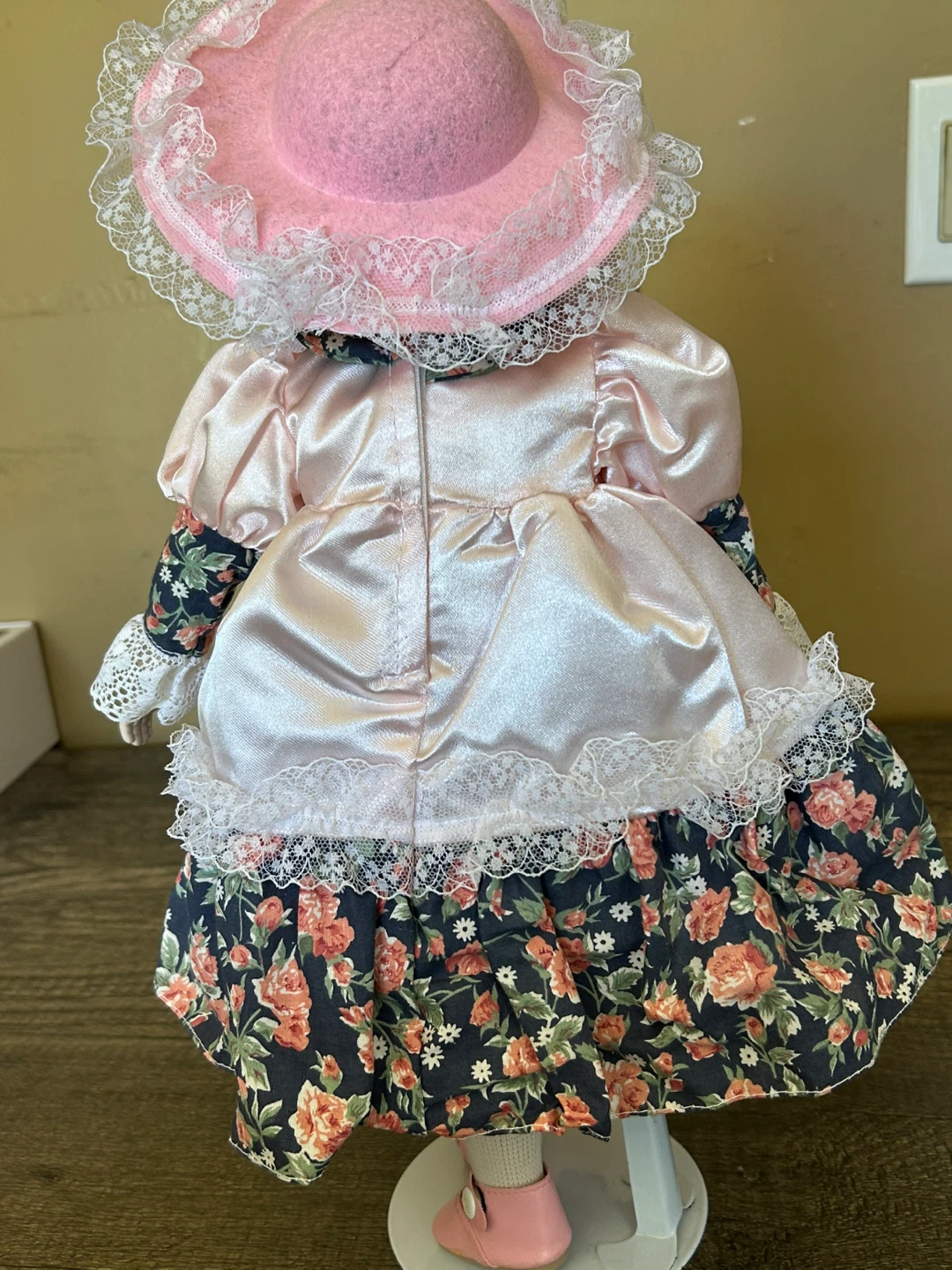 Collectible Porcelain Doll - photo 5
