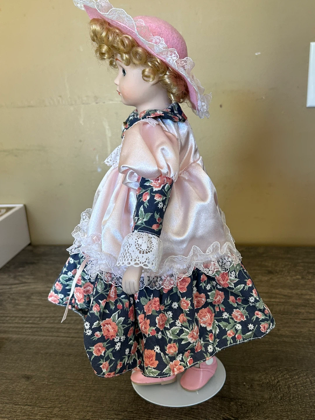 Collectible Porcelain Doll - photo 4